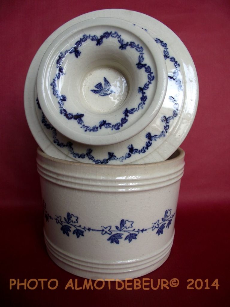 Lot De 12 Ramequins Blancs Revol Saint-Uze - Poterie Culinaire Vintage En Parfait état